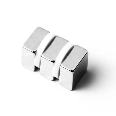 Magnet neodim bloc, 10x10x3 mm, putere 1,7 kg, N42